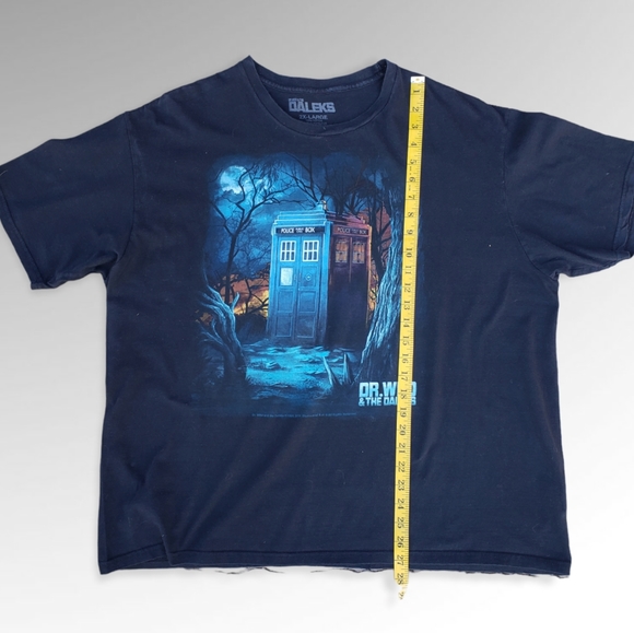 Dr Who & the Black Tardis Tee - Picture 4 of 6